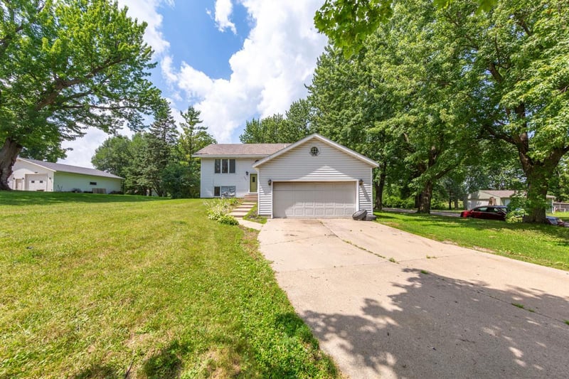 202 S Nicollet St, Winthrop, MN 55396