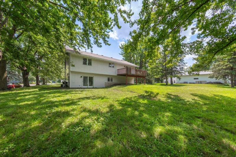 202 S Nicollet St, Winthrop, MN 55396