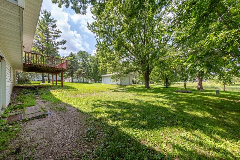 202 S Nicollet St, Winthrop, MN 55396