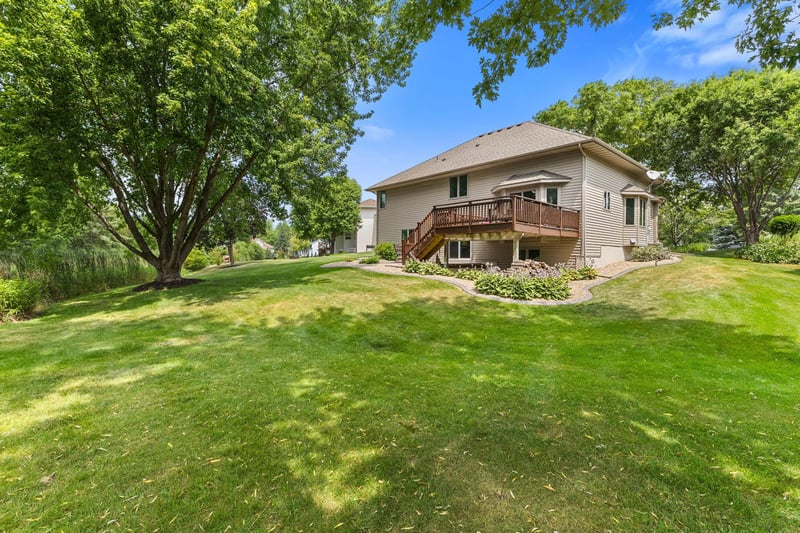 9451 White Oaks Trl N, Champlin, MN 55316