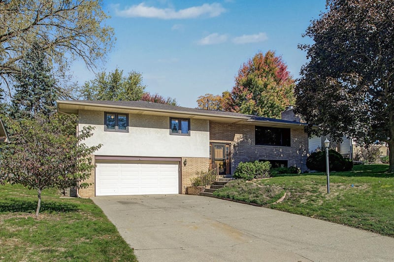3201 Townview Ave NE, Saint Anthony, MN 55418