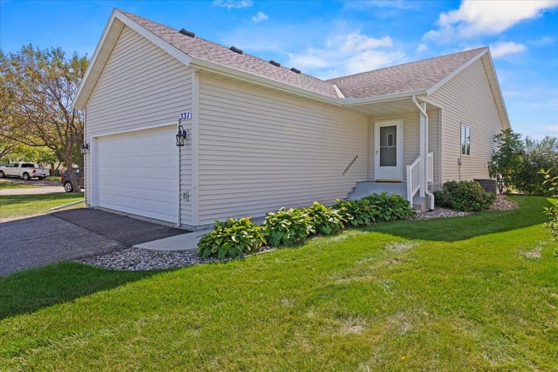 331 Sunfish Ln, Winsted, MN 55395
