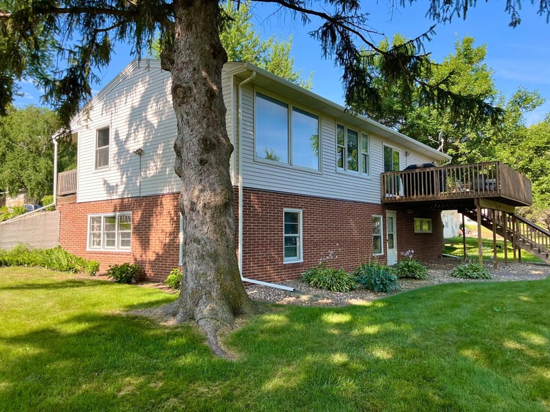 805 Highland Rd, Windom, MN 56101