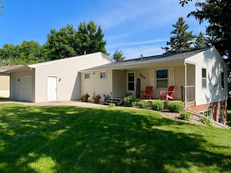 805 Highland Rd, Windom, MN 56101