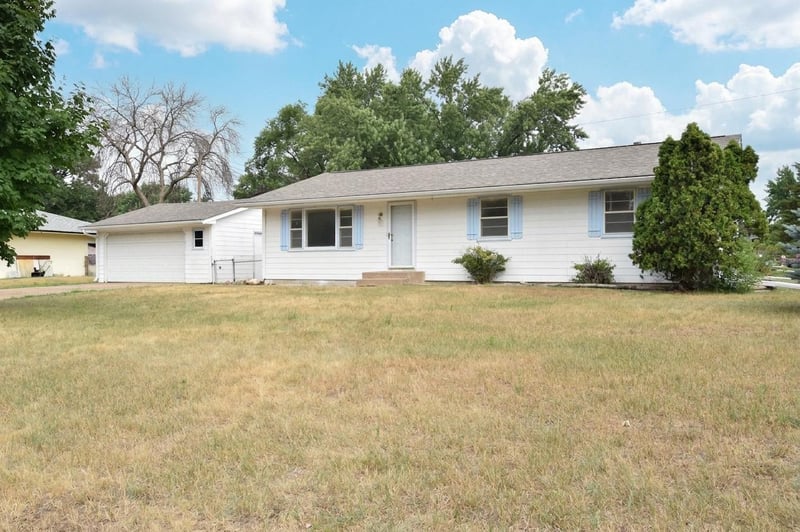 101 98th Ave NE, Blaine, MN 55434