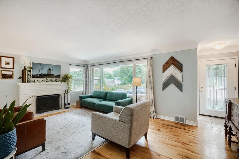 3705 Abbott Ave N, Robbinsdale, MN 55422