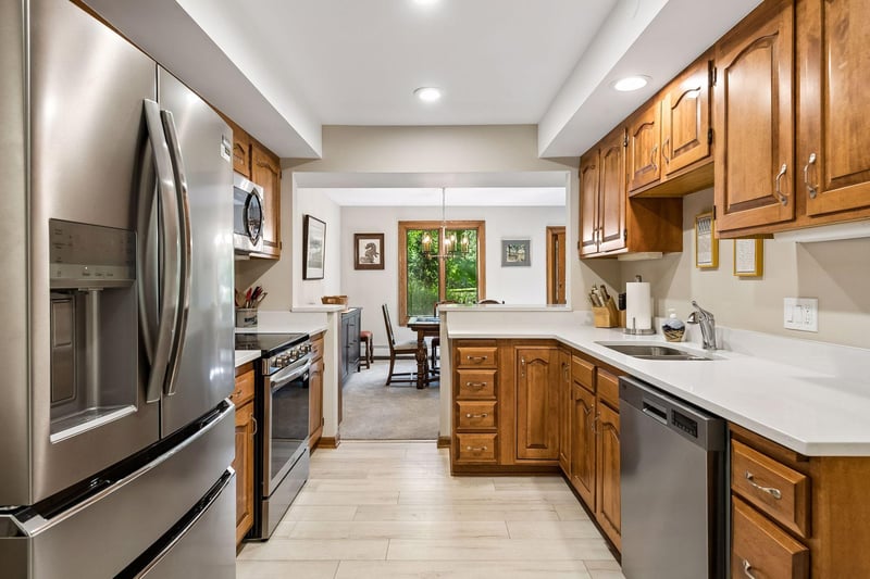 5501 Dewey Hill Rd #140, Edina, MN 55439