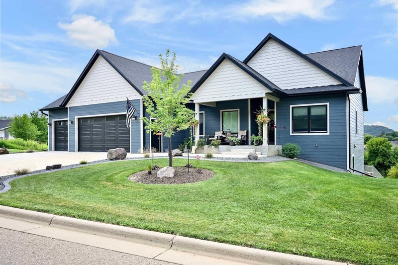 166 Rimrock Rd, Rollingstone, MN 55969