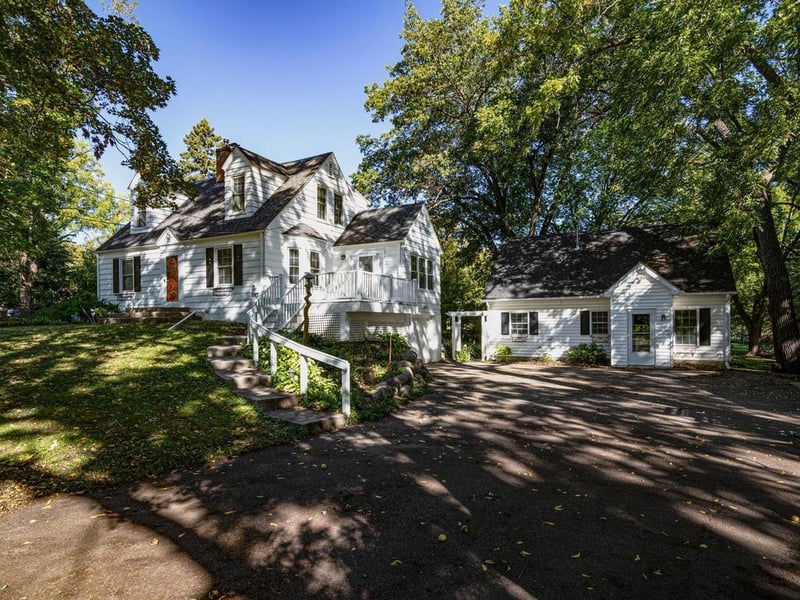26270 Smithtown Rd, Excelsior, MN 55331