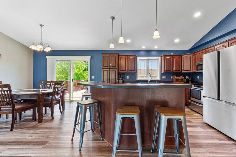 895 Lee St NE, Owatonna, MN 55060