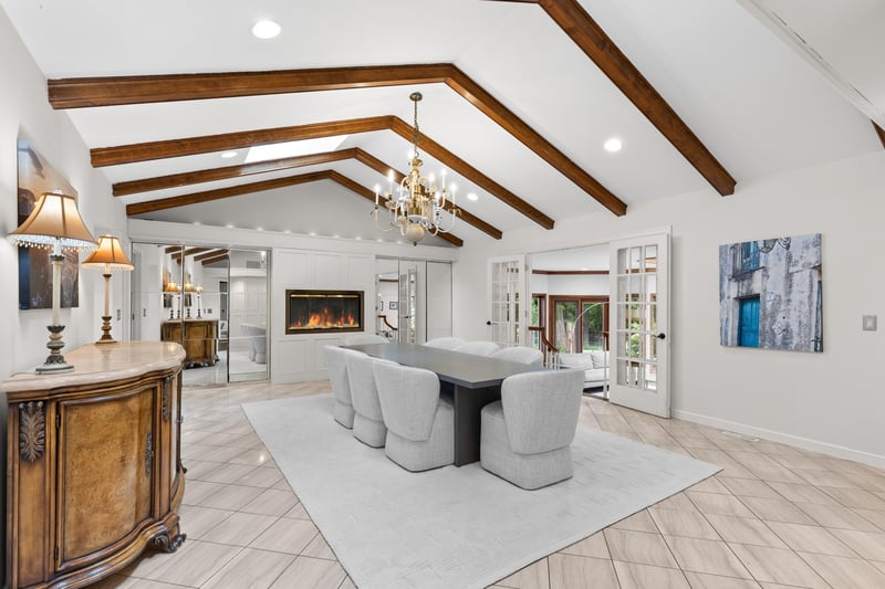 3865 Hillcrest Rd, Deephaven, MN 55391