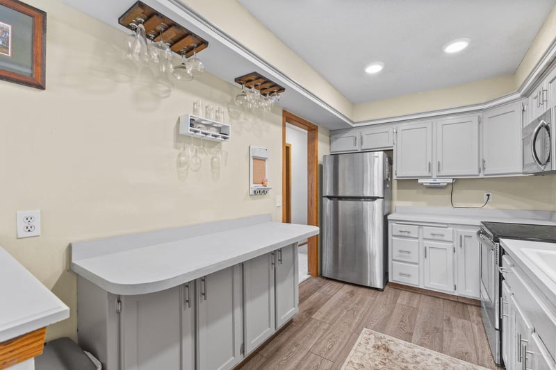 5662 Royal Oaks Dr, Shoreview, MN 55126