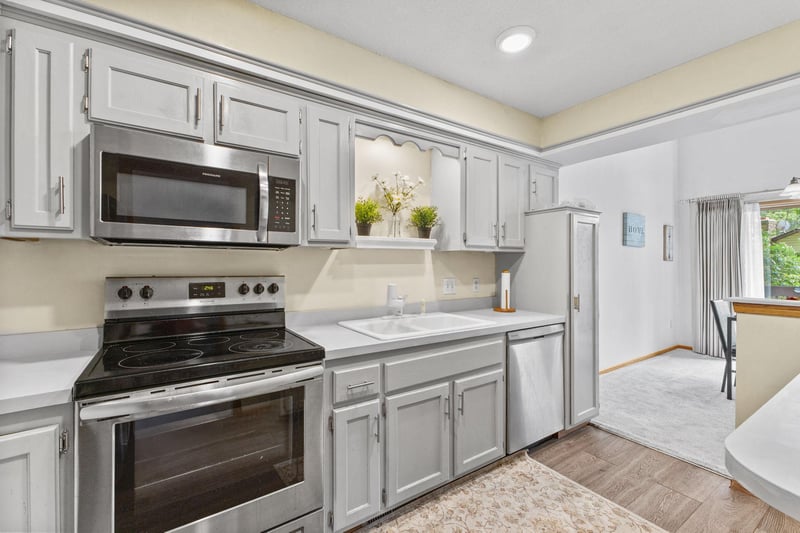 5662 Royal Oaks Dr, Shoreview, MN 55126