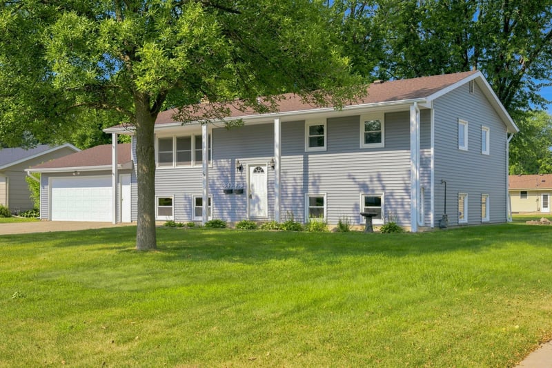 938 Pierce St S, Shakopee, MN 55379