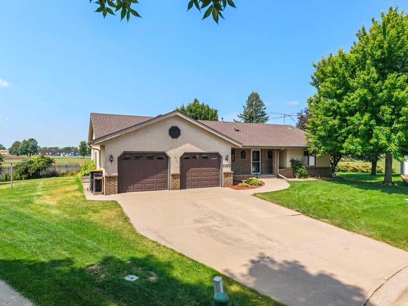 1150 Menke Cir, Shakopee, MN 55379