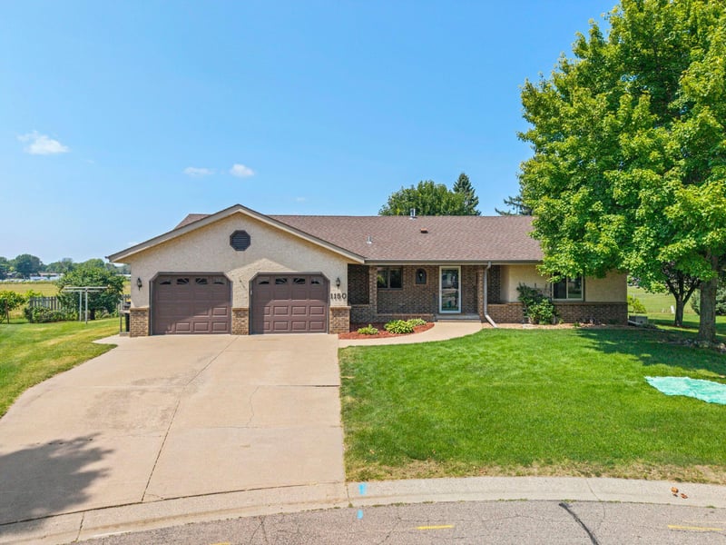 1150 Menke Cir, Shakopee, MN 55379