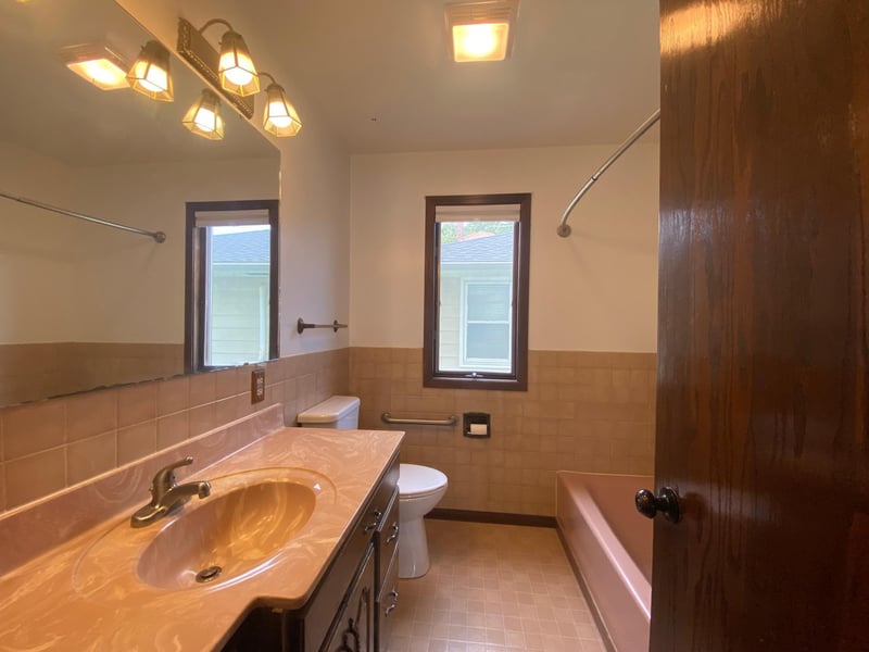 1821 Grandview Ave, Red Wing, MN 55066