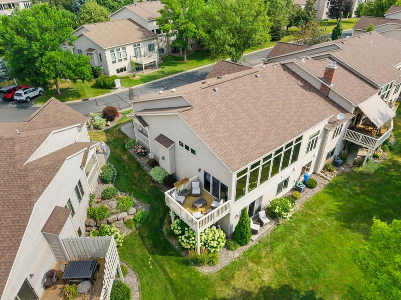 1427 Summit Shores Dr, Burnsville, MN 55306