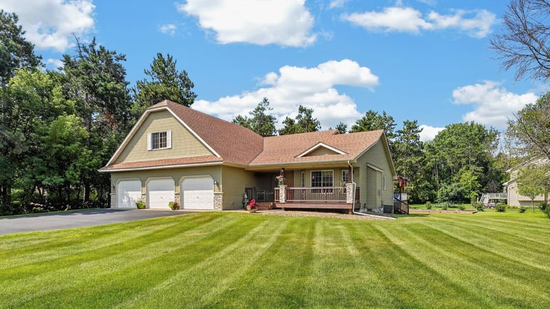 37336 Ivy Trl, North Branch, MN 55056