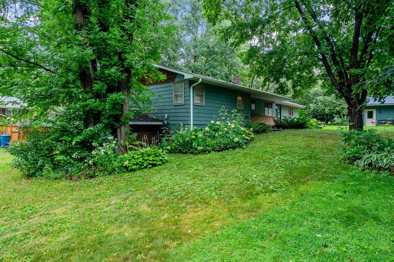 16925 13th Ave N, Plymouth, MN 55447