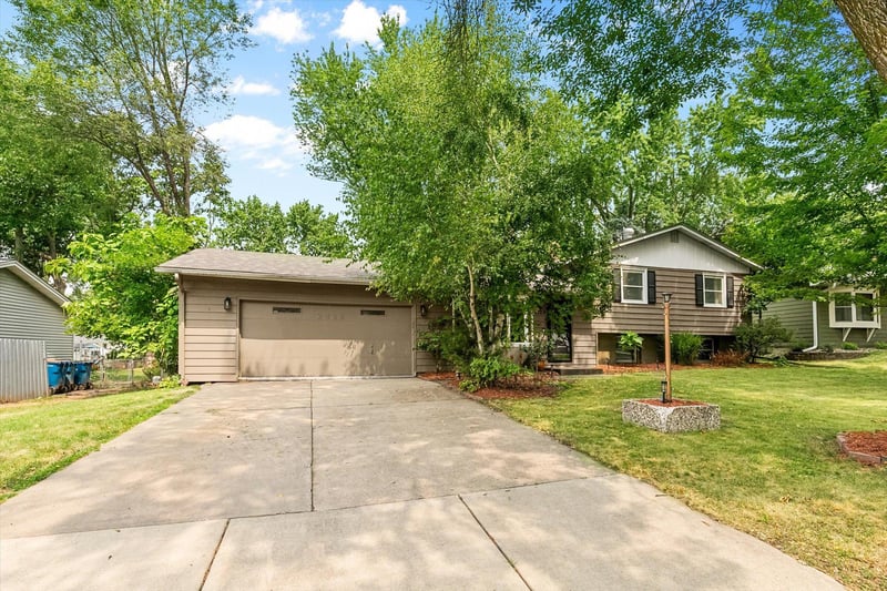 2429 Ronald Ave, White Bear Lake, MN 55110