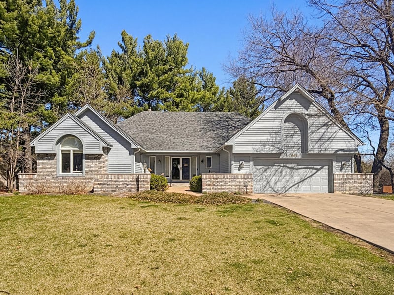 8992 Hidden Meadow Rd, Woodbury, MN 55125