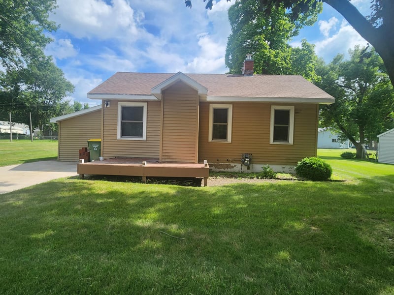 822 2nd St NW, Pipestone, MN 56164
