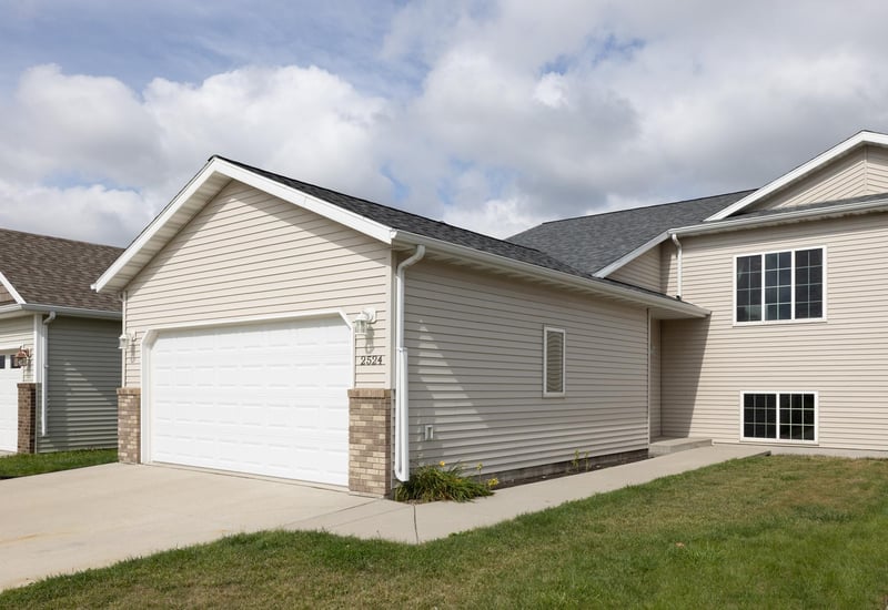 2524 31st Ave S, Moorhead, MN 56560