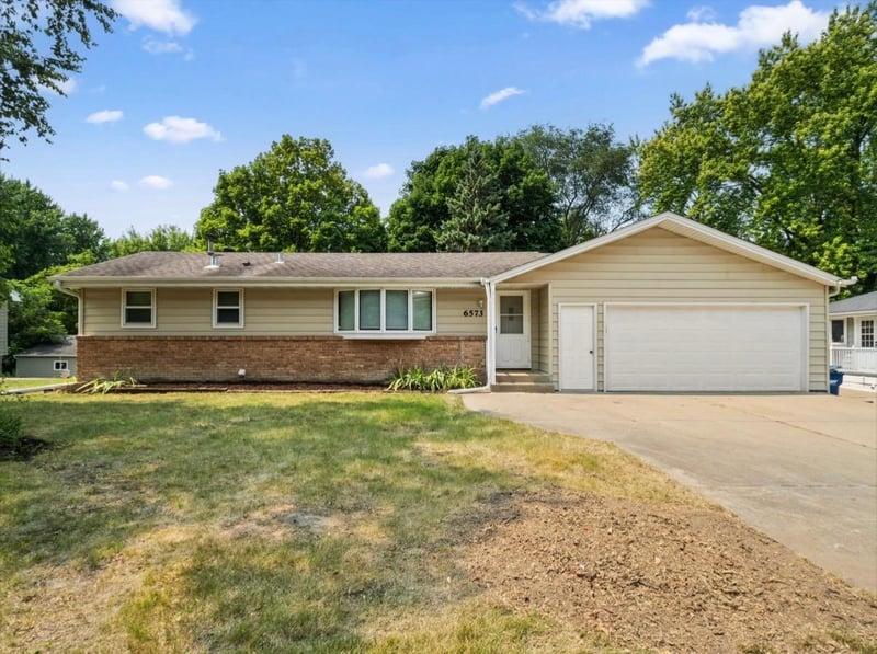 6573 Berkshire Ln N, Maple Grove, MN 55311