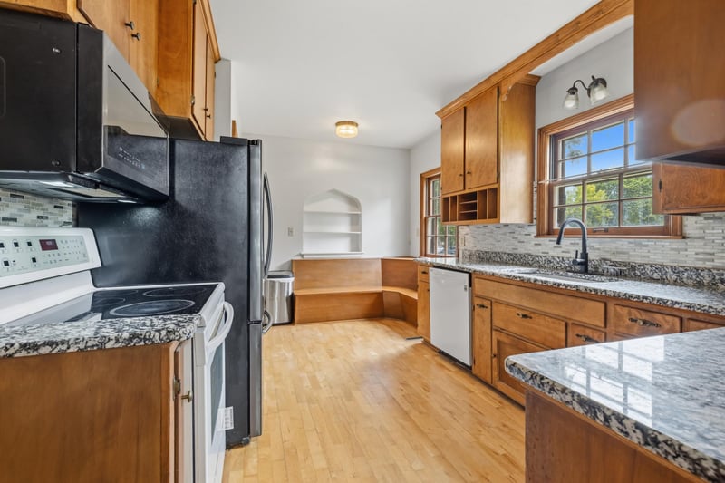 104 Spring St, Kenyon, MN 55946