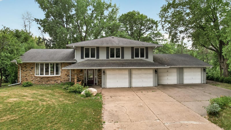 31050 Irene Ave, Lindstrom, MN 55045