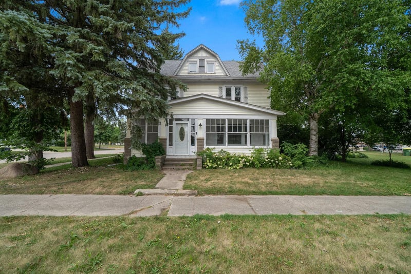 224 2nd Ave SE, Pipestone, MN 56164