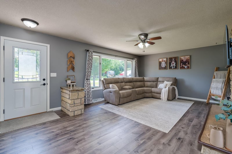 716 W River St, Waterville, MN 56096