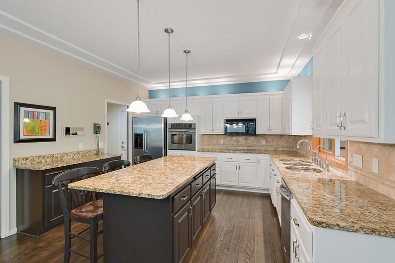 26335 Peach Cir, Excelsior, MN 55331