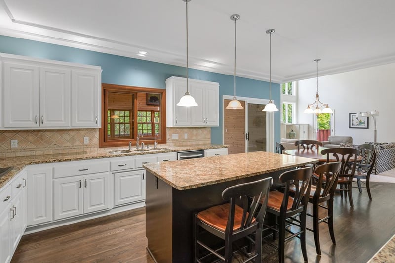 26335 Peach Cir, Excelsior, MN 55331