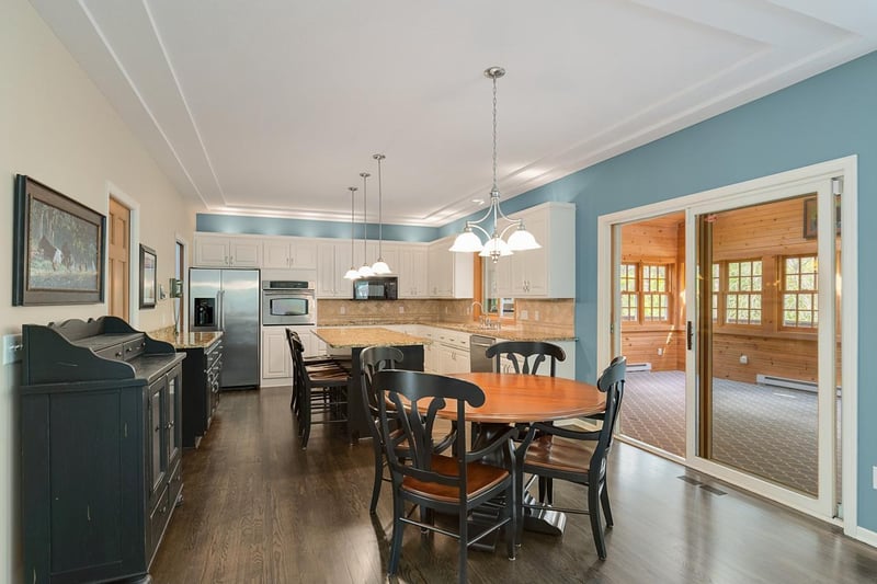 26335 Peach Cir, Excelsior, MN 55331