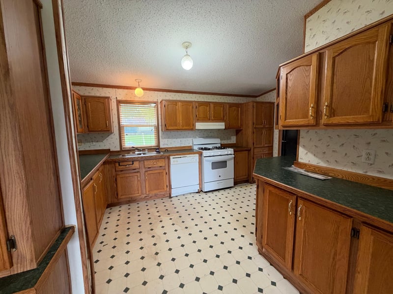 6292 3rd St, New Auburn, MN 55366