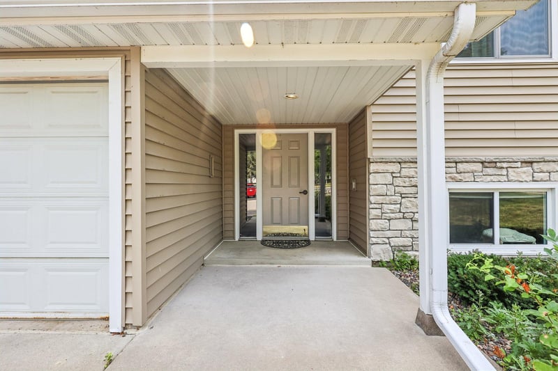 14433 Fairway Dr, Eden Prairie, MN 55344