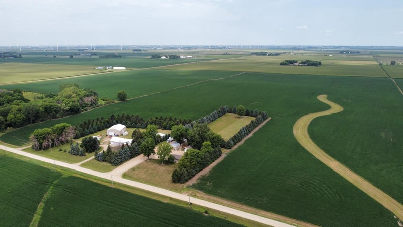 27366 260th St, Worthington, MN 56187