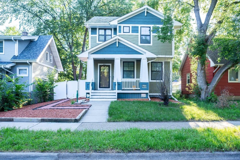 2611 James Ave N, Minneapolis, MN 55411