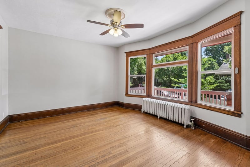 1083 Hague Ave, Saint Paul, MN 55104