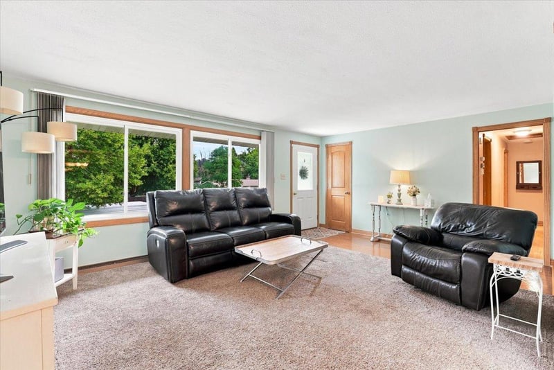 942 Morgan Rd, River Falls, WI 54022