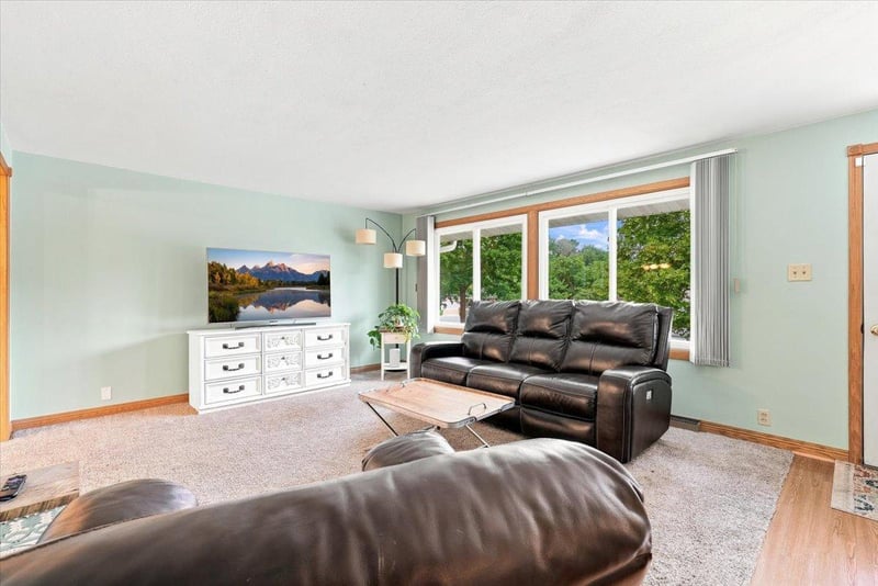 942 Morgan Rd, River Falls, WI 54022