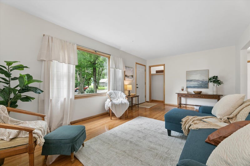 735 E 2nd St, Litchfield, MN 55355