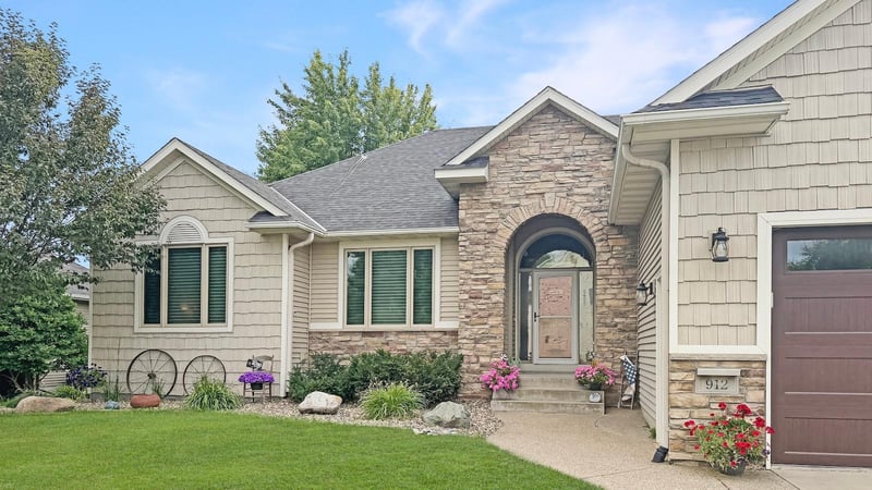 912 Superior Dr, Northfield, MN 55057