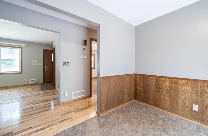 602 Moundsview Ave, Roseville, MN 55113