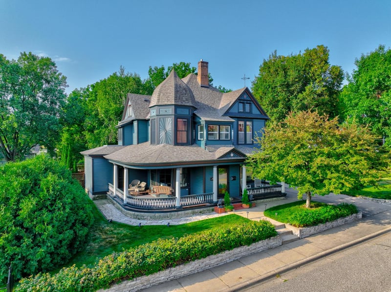 215 Pine St W, Stillwater, MN 55082