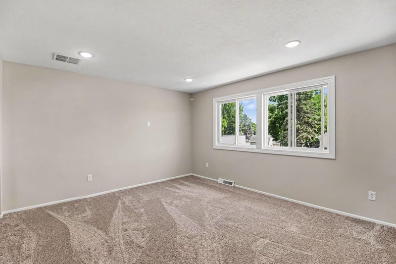 421 3rd Ave SW, Lonsdale, MN 55046