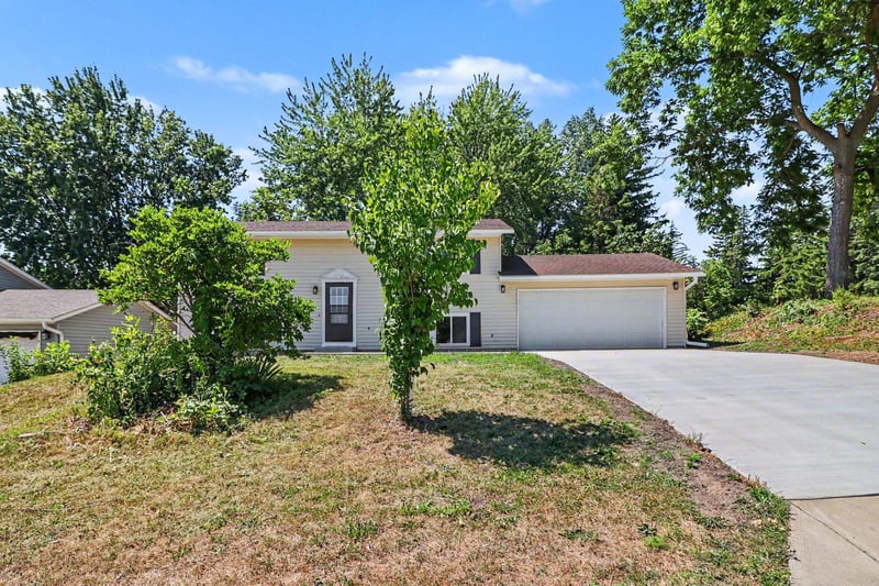 421 3rd Ave SW, Lonsdale, MN 55046