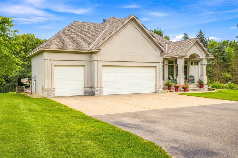35475 Palisade Dr NE, Cambridge, MN 55008
